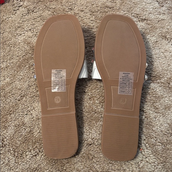 Pierre Dumas Women’s 7.5 Mylah Clear Lucite Silver Studded Sandals - Picture 6 of 6